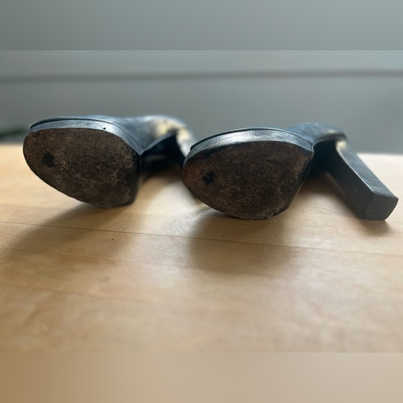 Lanvin Gold Platform Pumps - Picture 9 of 9